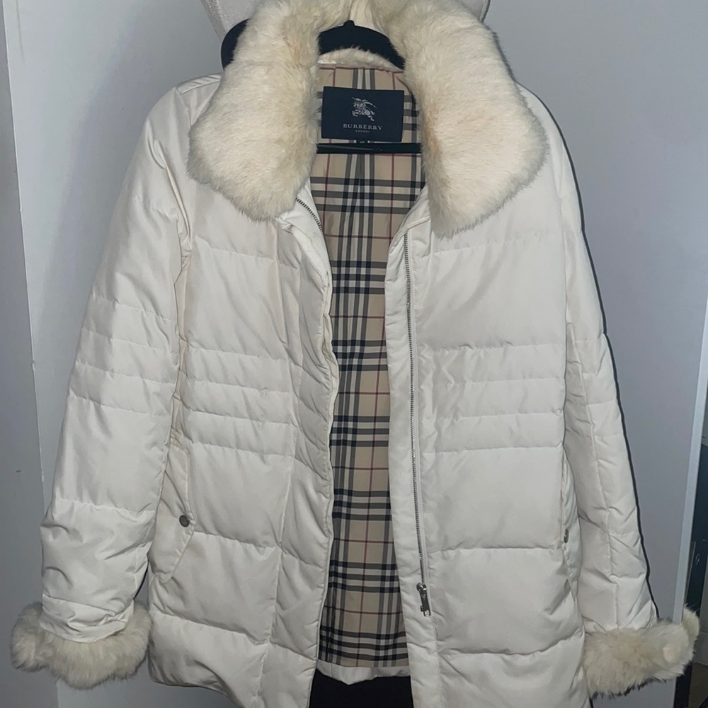 Burberry White Puffer Jacket with Fur Trim Collar and Sleeves